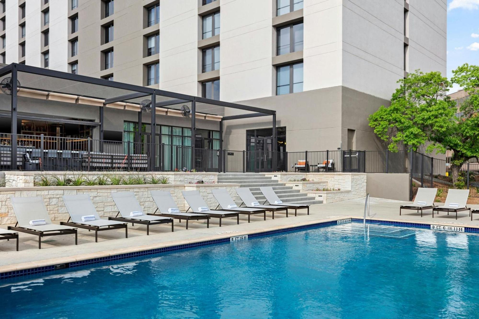 Marriott San Antonio Airport Hotel Exterior photo